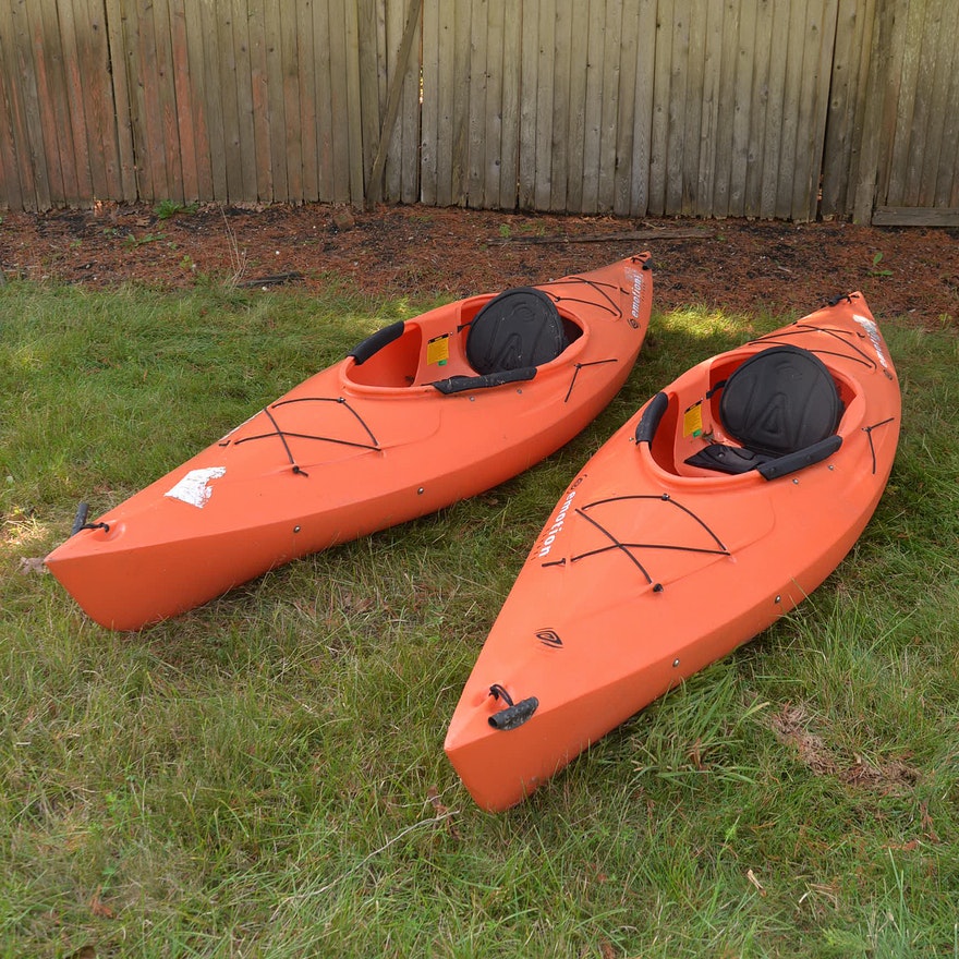 2 red kayaks