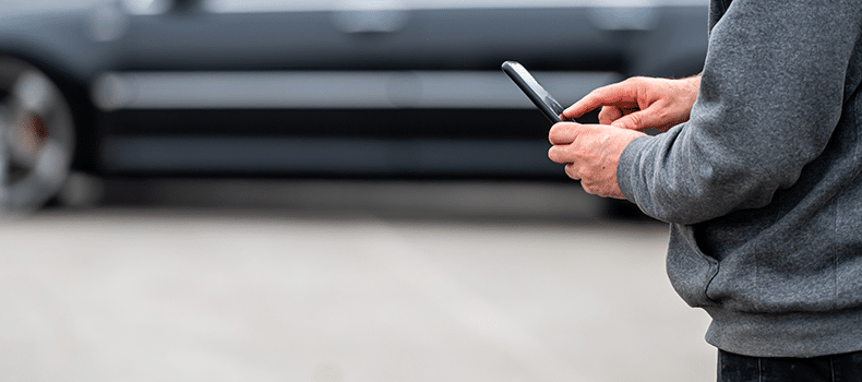 person contacting carrier about car shipping damage